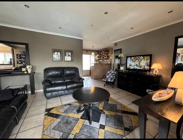 3 BEDROOM HOUSE FOR SALE IN VAN RIEBEECK PARK